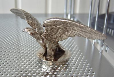 Zierfigur Adler schwingend