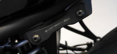 Preview: YAMAHA YZF-R3  2015+ Auspuffhalter inkl. Abdeckplatte Füßrastenträger