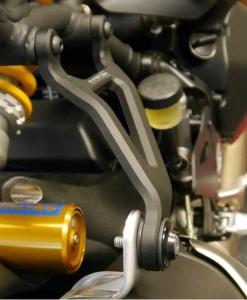 Evotech Performance Auspuffhalter inkl Abdeckplatte Fußraste für Ducati Monster 1200 2017+
