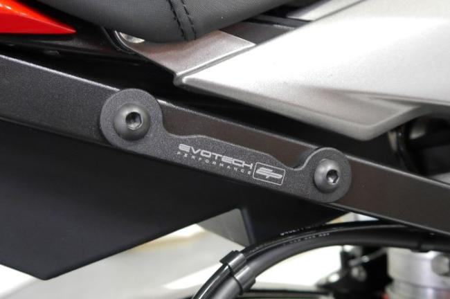Evotech Performance Auspuffhalter für Akrapovic Auspuff inkl. Abdeckplatte Fußrastenträger für BMW HP4  2013 - 2016