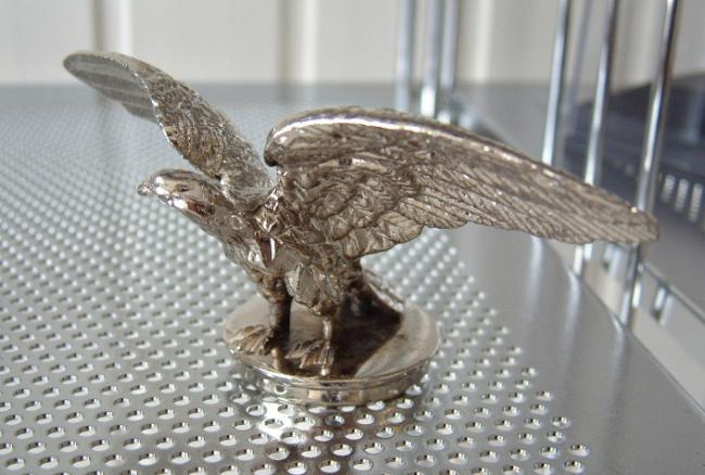 Zierfigur Adler schwingend