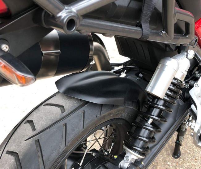 Hinterradabdeckung für Moto Guzzi V85 TT 2019+ GFK - schwarz glänzend