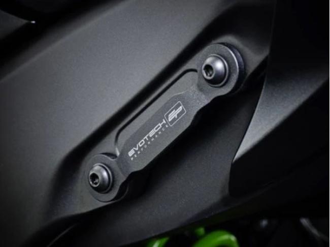 Evotech Performance Auspuffhalter inkl. Abdeckplatte für Kawasaki ZX10RR  2018+