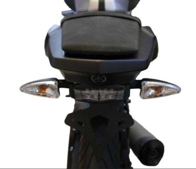 Evotech Performance Kennzeichenhalter für Yamaha MT-125 2014-2019 mit klaren Rücklicht