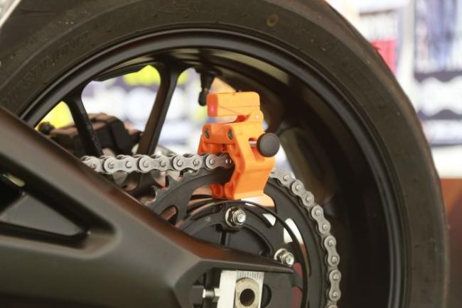 Laser Monkey - Laser-Ausrichtungswerkzeug für Motorräder