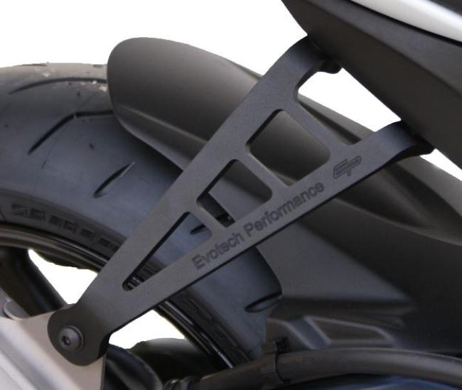 Evotech Performance Auspuffhalter + Fußrastenabdeckplatte für Suzuki GSR750 2010-17