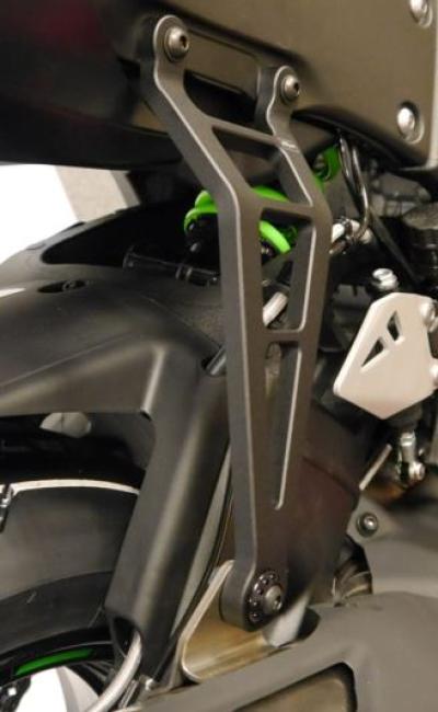 Kawasaki ZX10R 2016+ Auspuffhalter + Abdeckplatte Fußrastenträger