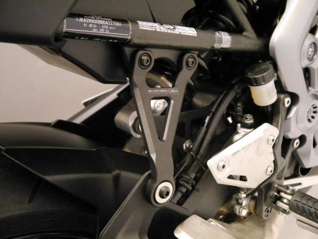 Evotech Performance Auspuffhalter inkl. Abdeckplatte Kit für Kawasaki Z900 2017+