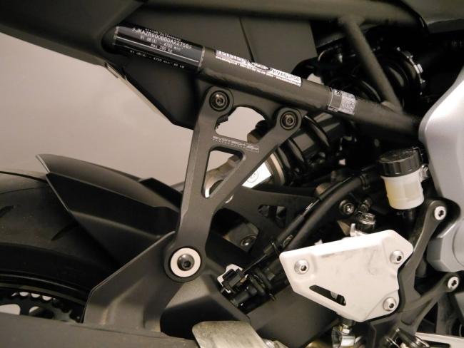 Evotech Performance Auspuffhalter inkl. Abdeckplatte Kit für Kawasaki Z900 2017+